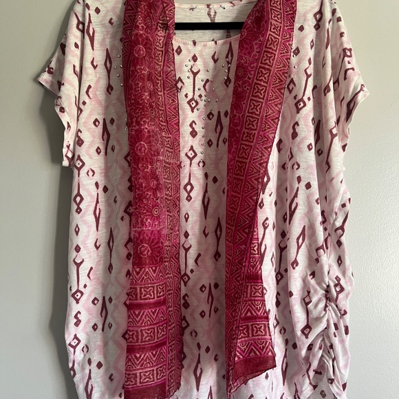 “2 for 1” Western Vibe Short sleeve top and Silk Scarf Duo - Picture 2 of 8